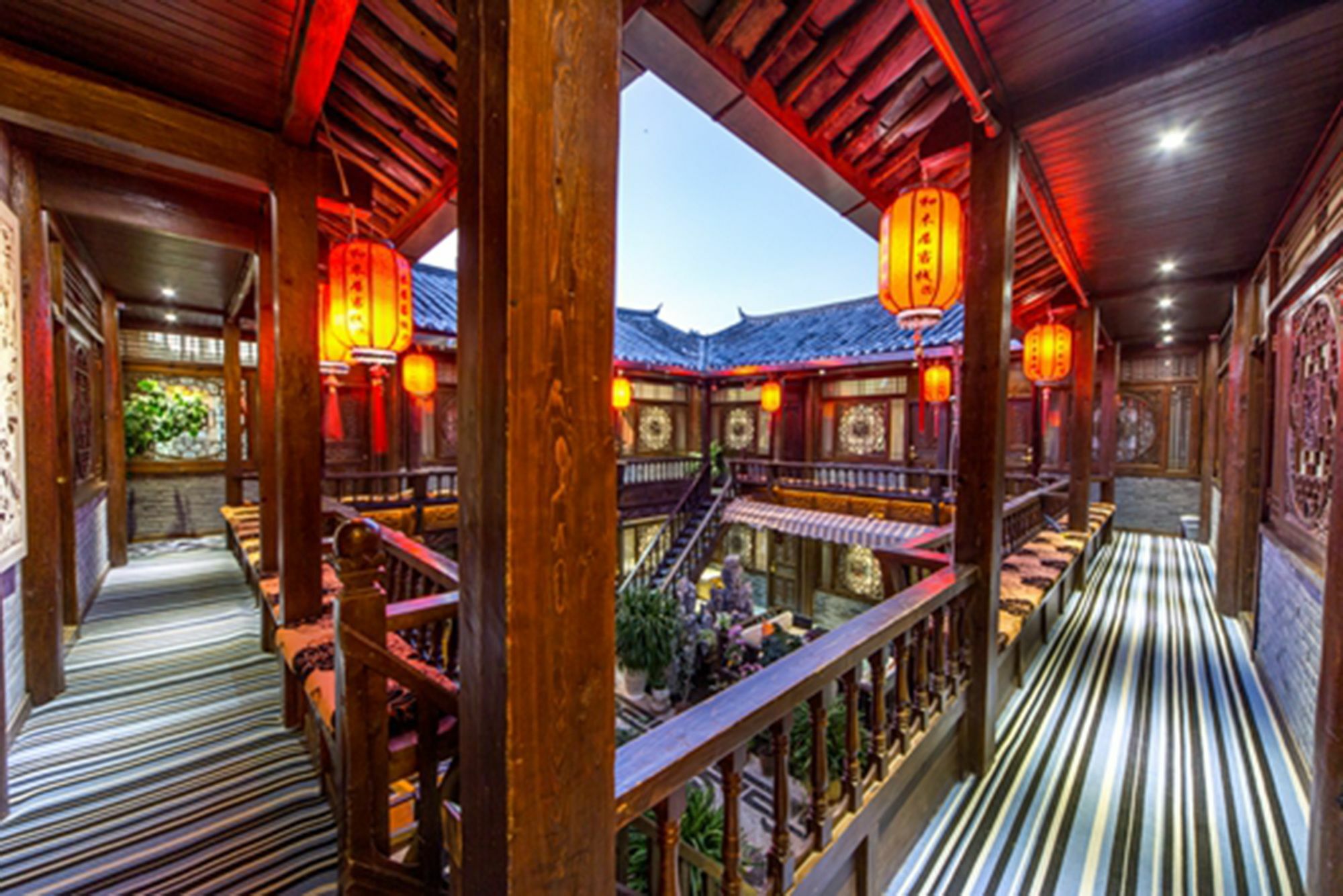 He Mu Ju Inn Zhongyi Branch Li-ťiang Exteriér fotografie